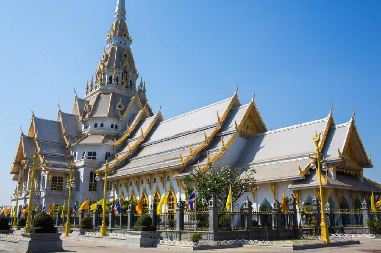 Hotel Pha Mansion à Chachoengsao Extérieur photo
